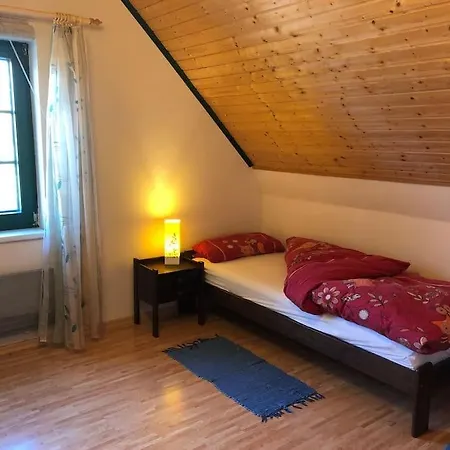 Trollhus - Grosses Familienfreundliches Born